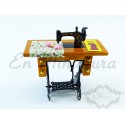 Máquina de coser en mesa