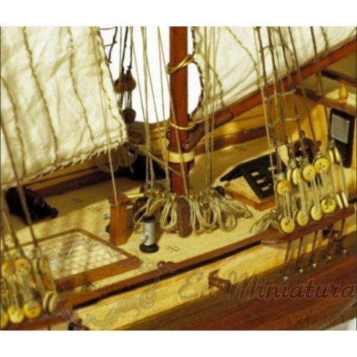 Calella, Barca de luz maqueta naval