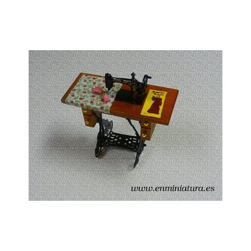 Maquina de coser en miniatura
