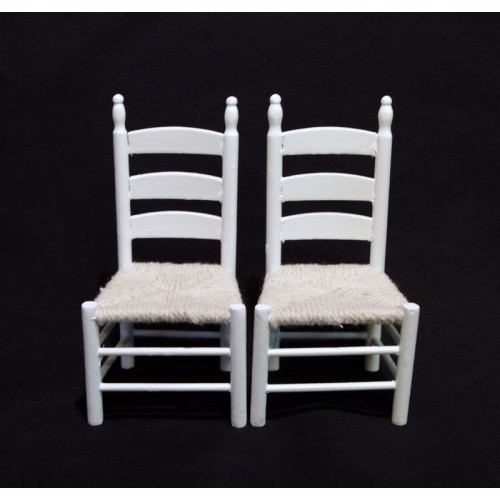 Una silla enea blanca