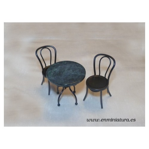 Mesa de mármol negra con sillas